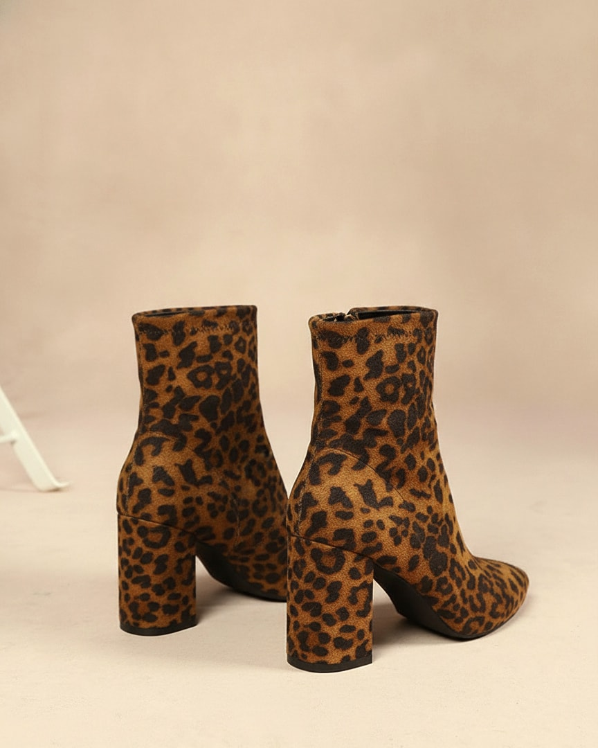 suede pointed toe slim fit boots 77634